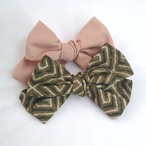 Dog Hair Bows - Set of 2 Bows for Pets with clip